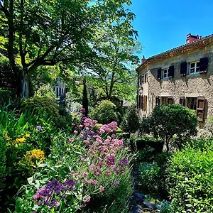https://la-grande-maison-chanteuges.hotels-rhonealpes.com